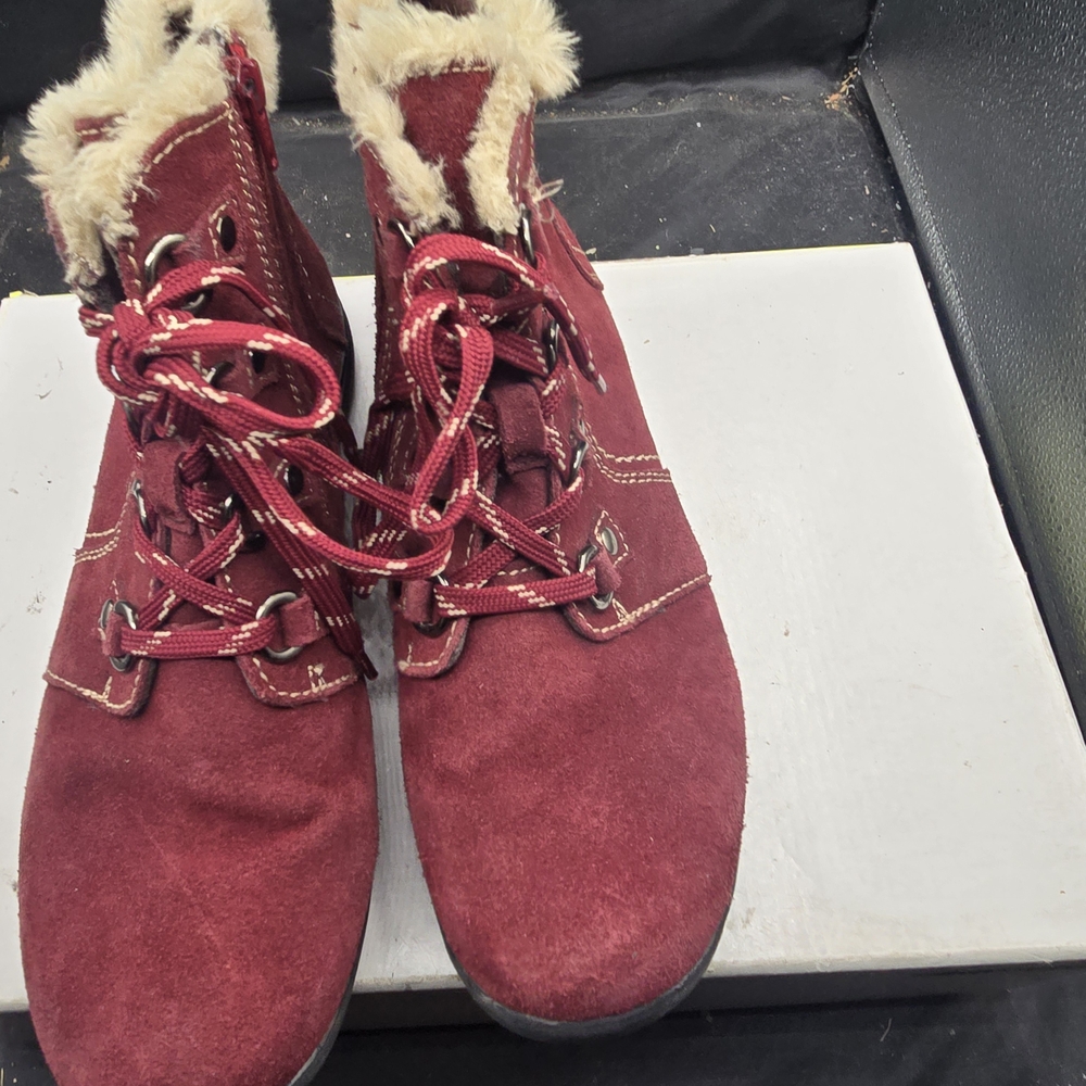 Earth Origins Red Lace Up‎ Boots with Fur Trim